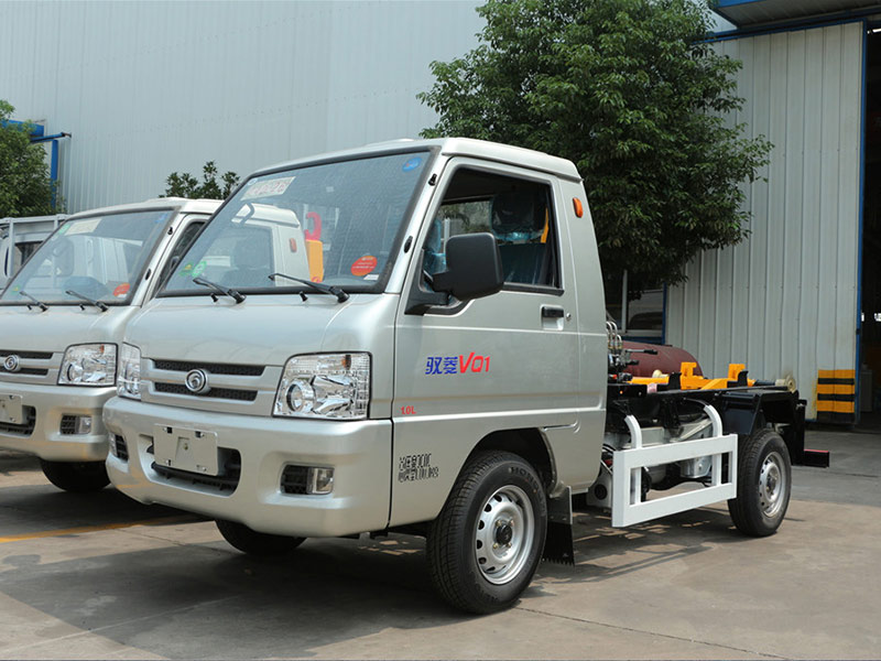 福田馭菱勾臂式垃圾車(chē)