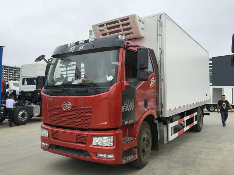解放J6L冷藏車-廂長(zhǎng)6.8米