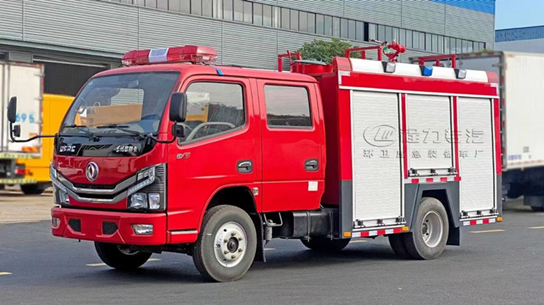小型東風(fēng)國(guó)六2.5噸水罐消防車(chē)推薦