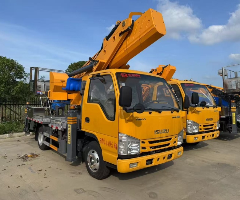 程力高空作業(yè)車今日推薦：藍牌慶鈴30米高空作業(yè)車